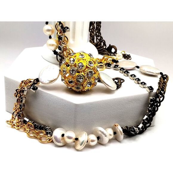 Vintage Multi-Medium Grouping of Necklaces and Bracelets Wood Faux Pearls - Picture 10 of 11